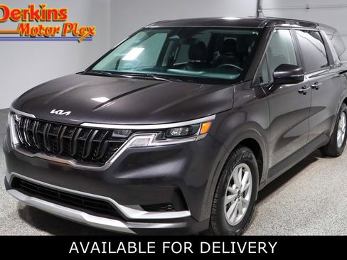 Used 2024 Kia Carnival LX image 1