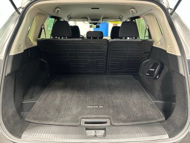 Used 2023 Nissan Rogue SV AWD/4WD image 19