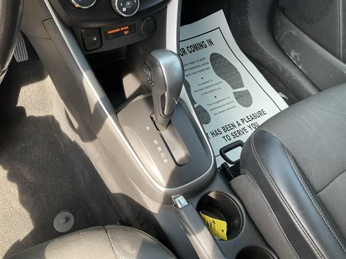 Used 2019 Chevrolet Trax LT w/ LT Convenience Package FWD image 34