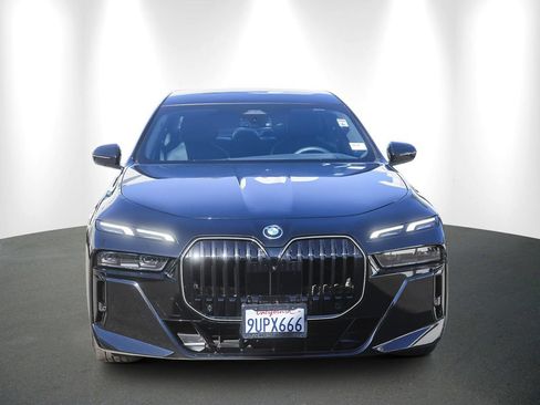 Used 2026 BMW 750e xDrive w/ Premium Package AWD/4WD image 2
