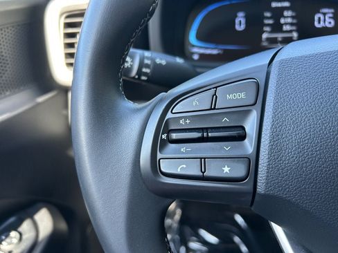 Used 2025 Hyundai Venue SEL FWD image 15