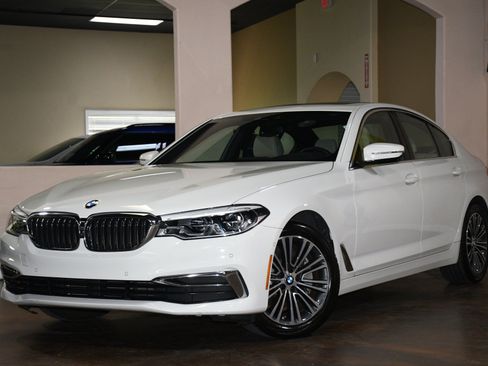 Used 2020 BMW 530i w/ Premium Package RWD image 4
