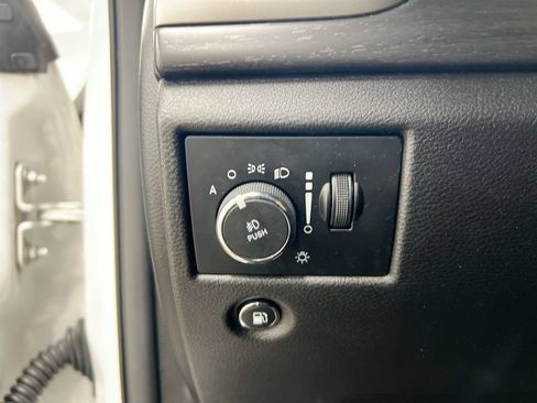 Used 2018 Jeep Grand Cherokee Altitude AWD/4WD image 19