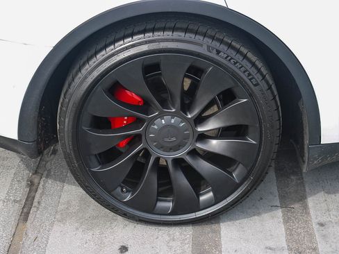 Used 2022 Tesla Model Y Performance image 12