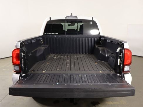 Used 2022 Toyota Tacoma SR5 w/ Technology Package RWD image 17