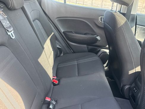 Used 2025 Hyundai Venue SEL FWD image 28