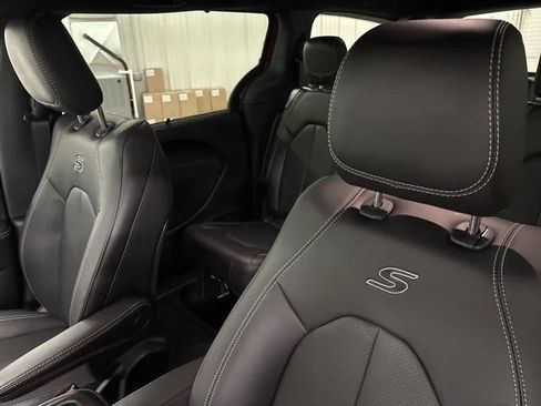 Used 2026 Chrysler Pacifica Select w/ S Appearance Package AWD/4WD image 7
