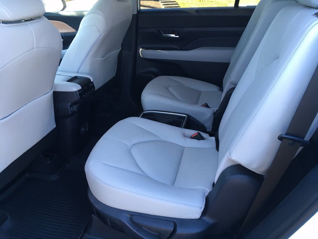 Used 2026 Toyota Grand Highlander AWD image 27