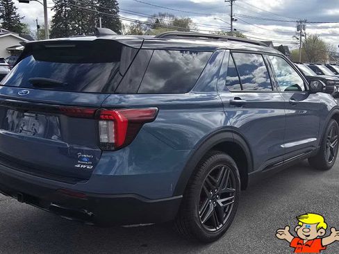 New 2026 Ford Explorer ST-Line w/ ST-Line Street Pack AWD/4WD image 5