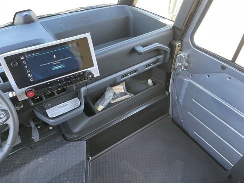 Used 2024 Chevrolet Brightdrop 400 w/ Commercial Equipment Package AWD/4WD image 19