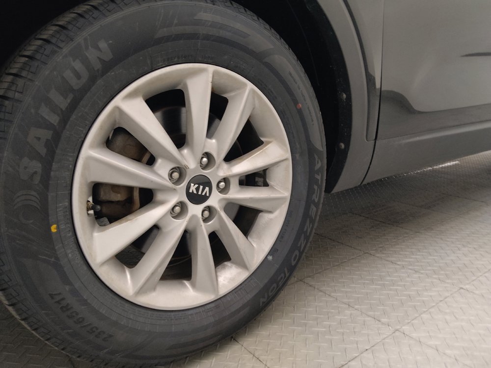 Used 2019 Kia Sorento L FWD image 31