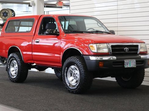 Used 2000 Toyota Tacoma 4x4 Regular Cab image 2