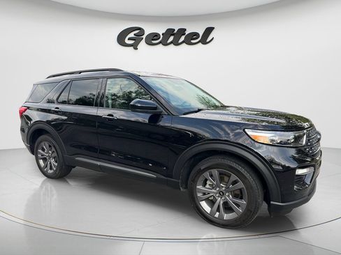 Used 2022 Ford Explorer XLT w/ Equipment Group 202A AWD/4WD image 3
