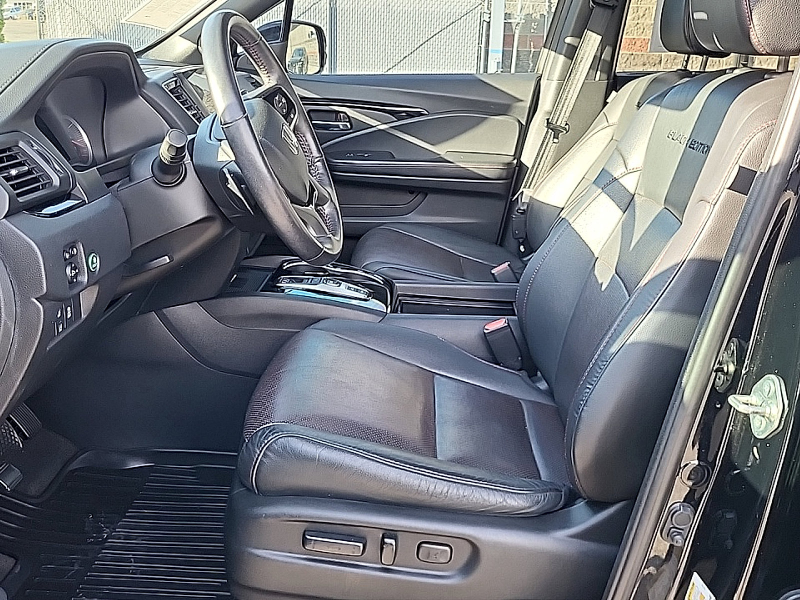 Used 2020 Honda Pilot Black Edition image 14