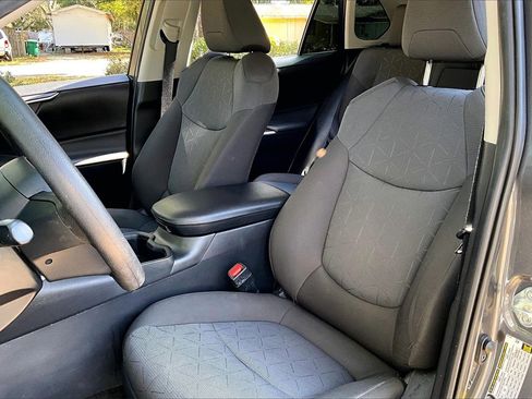 Used 2022 Toyota RAV4 XLE image 18