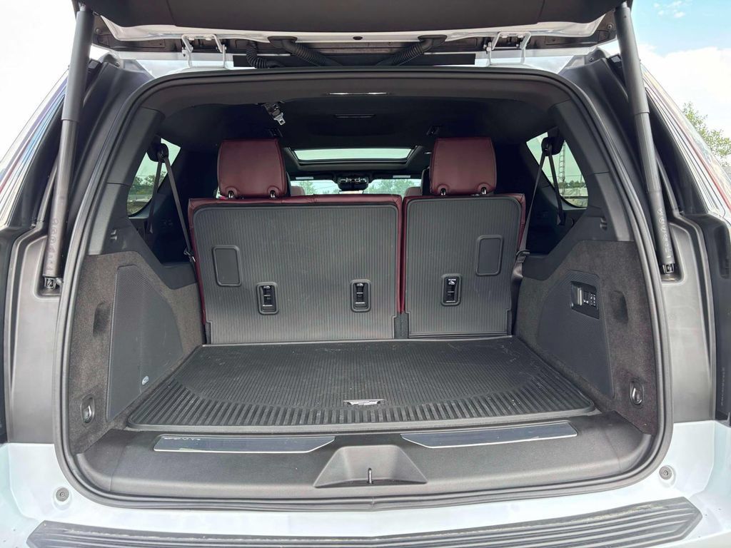 Used 2026 Cadillac Escalade ESV Luxury w/ Touring Package AWD/4WD image 38
