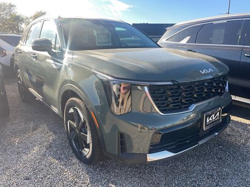 Certified 2025 Kia Sorento EX image 28