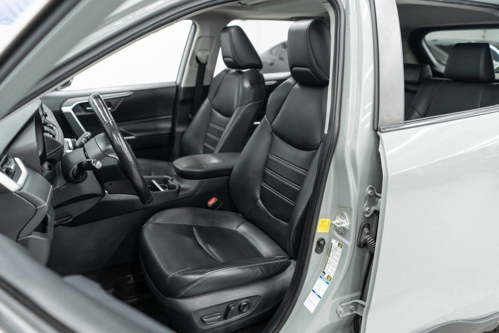 Used 2019 Toyota RAV4 XLE Premium AWD/4WD image 9