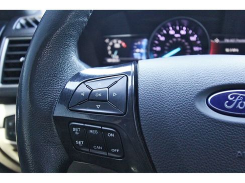 Used 2018 Ford Explorer XLT w/ Equipment Group 202A FWD image 16