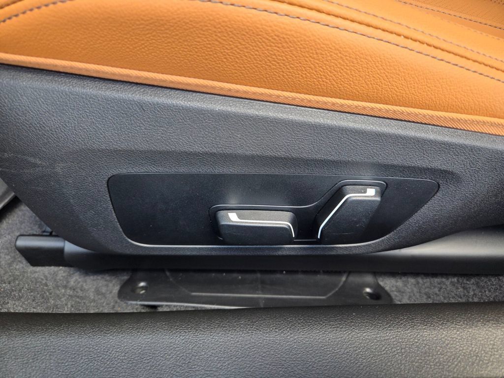 Used 2025 BMW 230i Coupe w/ M Sport Package RWD image 5