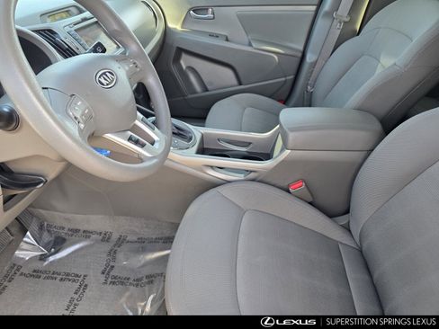 Used 2011 Kia Sportage LX w/ Navigation Pkg image 12