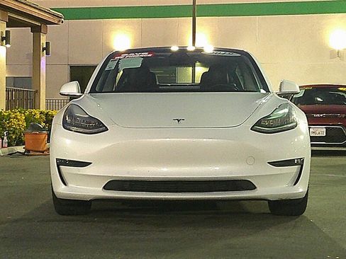 Used 2019 Tesla Model 3 Standard Range image 9