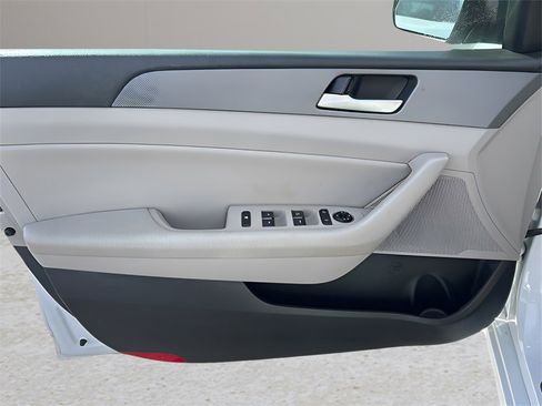 Used 2018 Hyundai Sonata SEL image 3