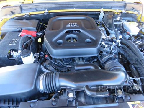 Used 2019 Jeep Wrangler Unlimited Sahara image 12