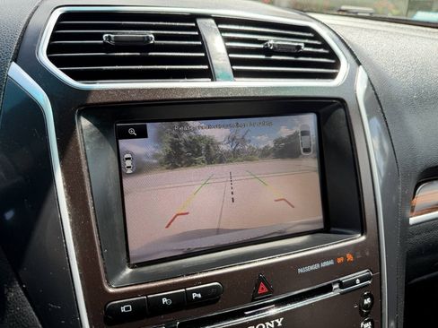 Used 2016 Ford Explorer Limited w/ Equipment Group 301A FWD image 27