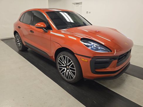 Used 2024 Porsche Macan AWD/4WD image 4