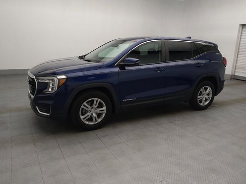 Used 2023 GMC Terrain SLE FWD image 2