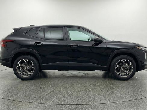 Used 2025 Chevrolet Trax LT image 11