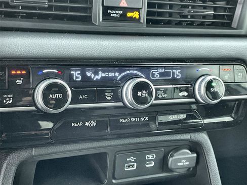 Certified 2025 Honda Pilot Black Edition image 27