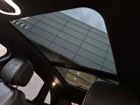 Used 2023 Porsche Macan Turbo image 21