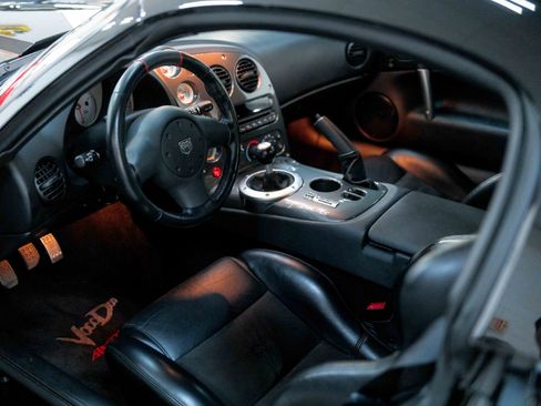 Used 2010 Dodge Viper ACR image 2