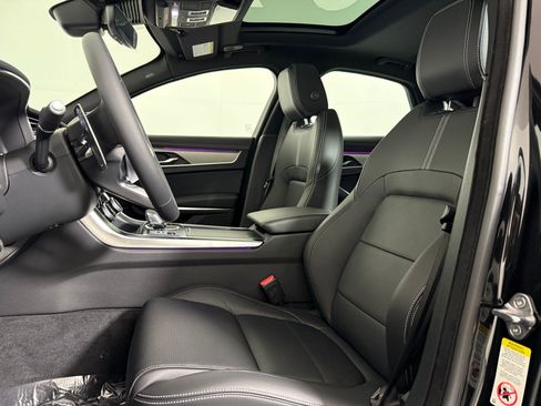 Used 2024 Jaguar XF R-Dynamic SE AWD/4WD image 4