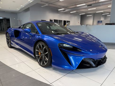 Used 2024 McLaren Artura image 5