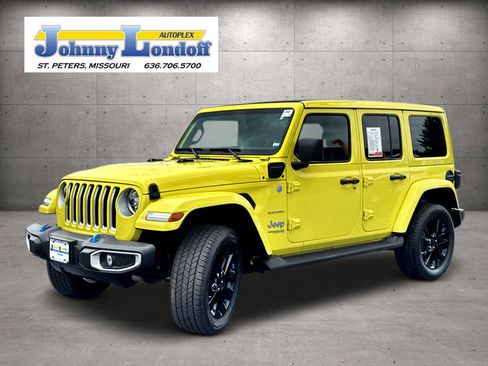 Used 2022 Jeep Wrangler Unlimited Sahara w/ Cold Weather Group AWD/4WD image 4