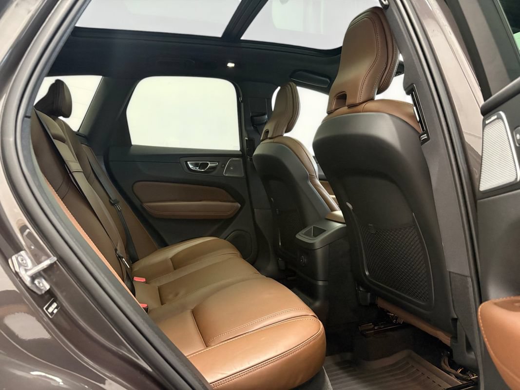 Used 2022 Volvo XC60 T8 Inscription w/ Advanced Package AWD/4WD image 13