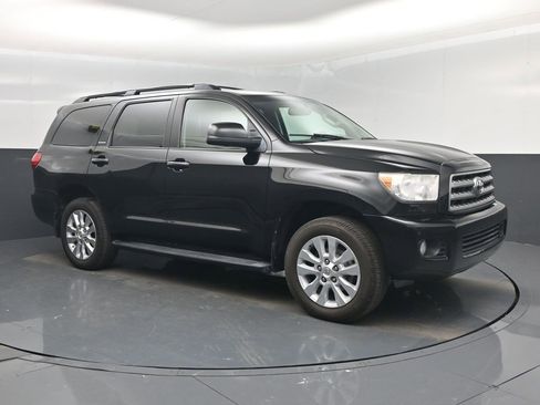 Used 2017 Toyota Sequoia Platinum image 1