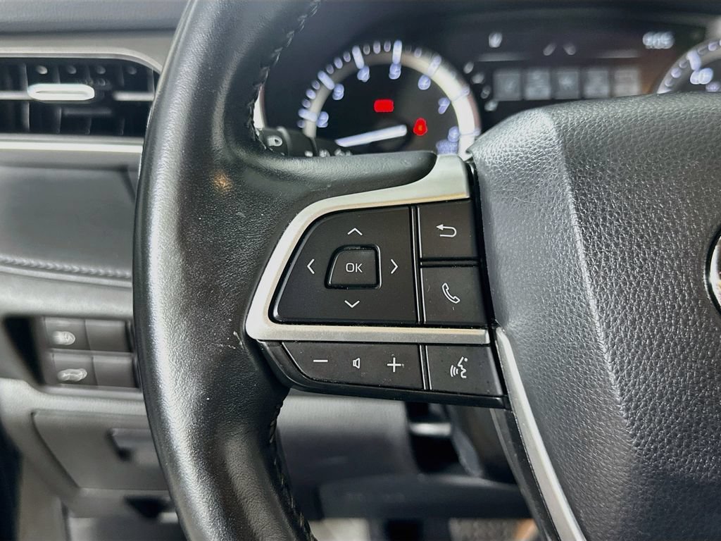 Used 2022 Toyota Highlander XLE AWD/4WD image 25