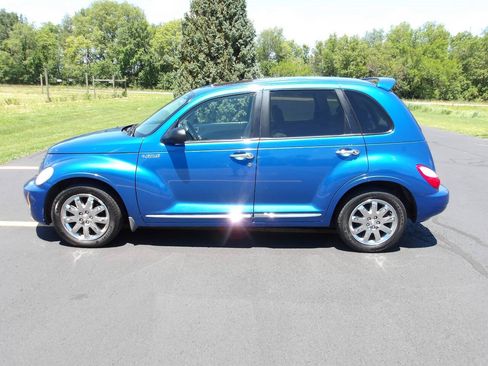 Used 2006 Chrysler PT Cruiser Limited FWD image 2