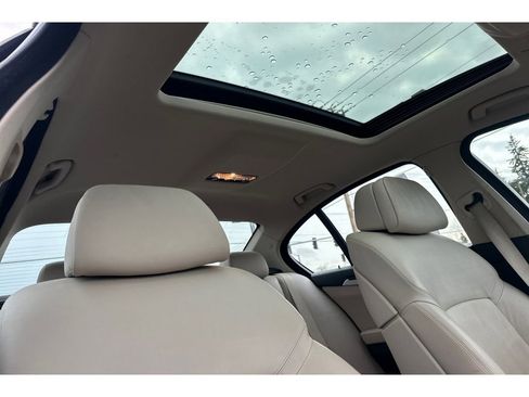 Used 2011 BMW 528i Sedan image 18