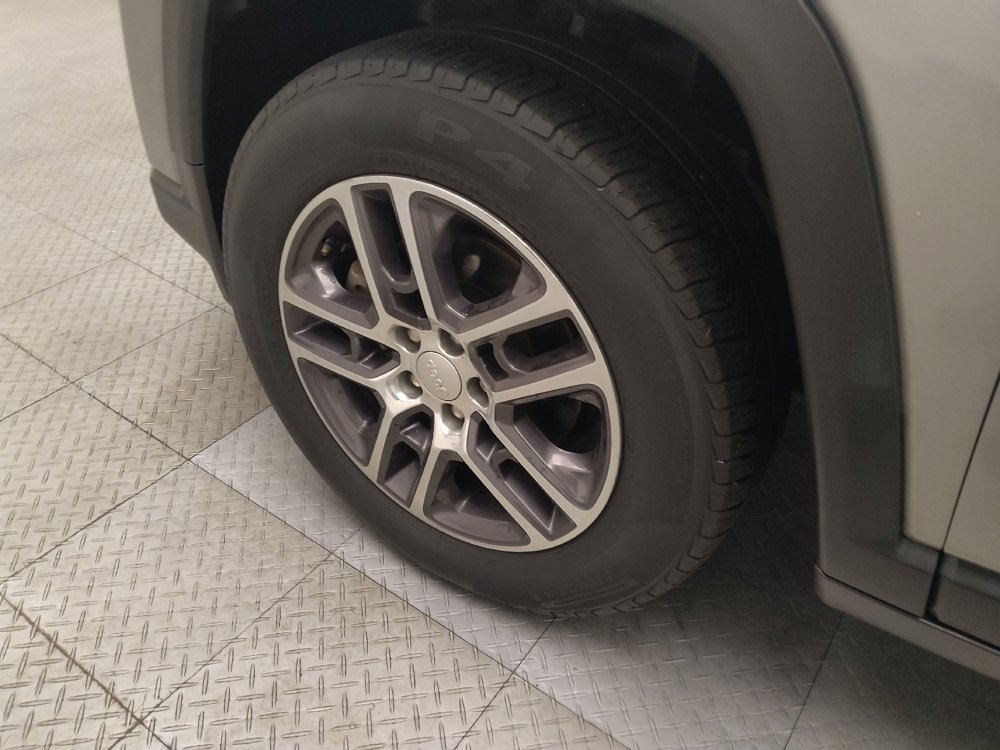 Used 2018 Jeep Compass Latitude w/ Popular Equipment Group FWD image 31