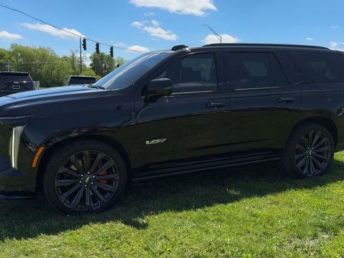 Used 2025 Cadillac Escalade V w/ LPO, Floor Liner Package AWD/4WD image 3