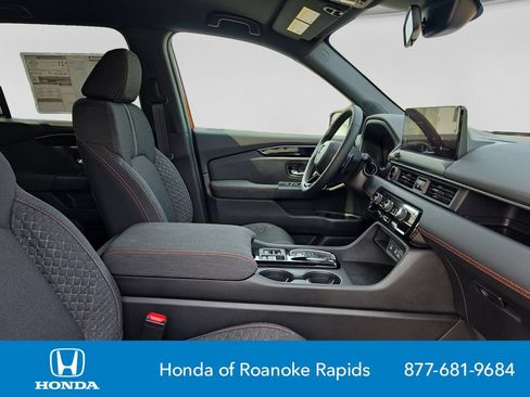 New 2026 Honda Pilot Sport image 17