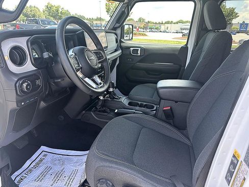 Used 2024 Jeep Wrangler Unlimited Sahara AWD/4WD image 13