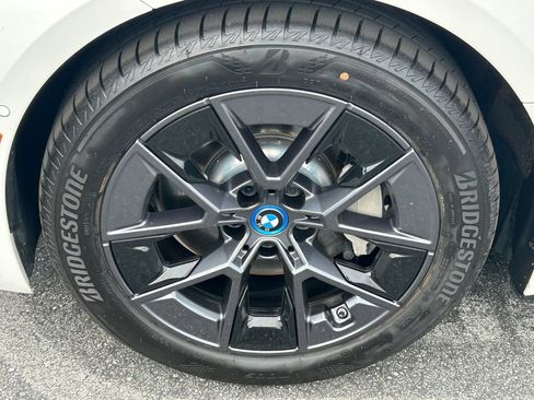 Used 2023 BMW i4 eDrive35 w/ Premium Package RWD image 9