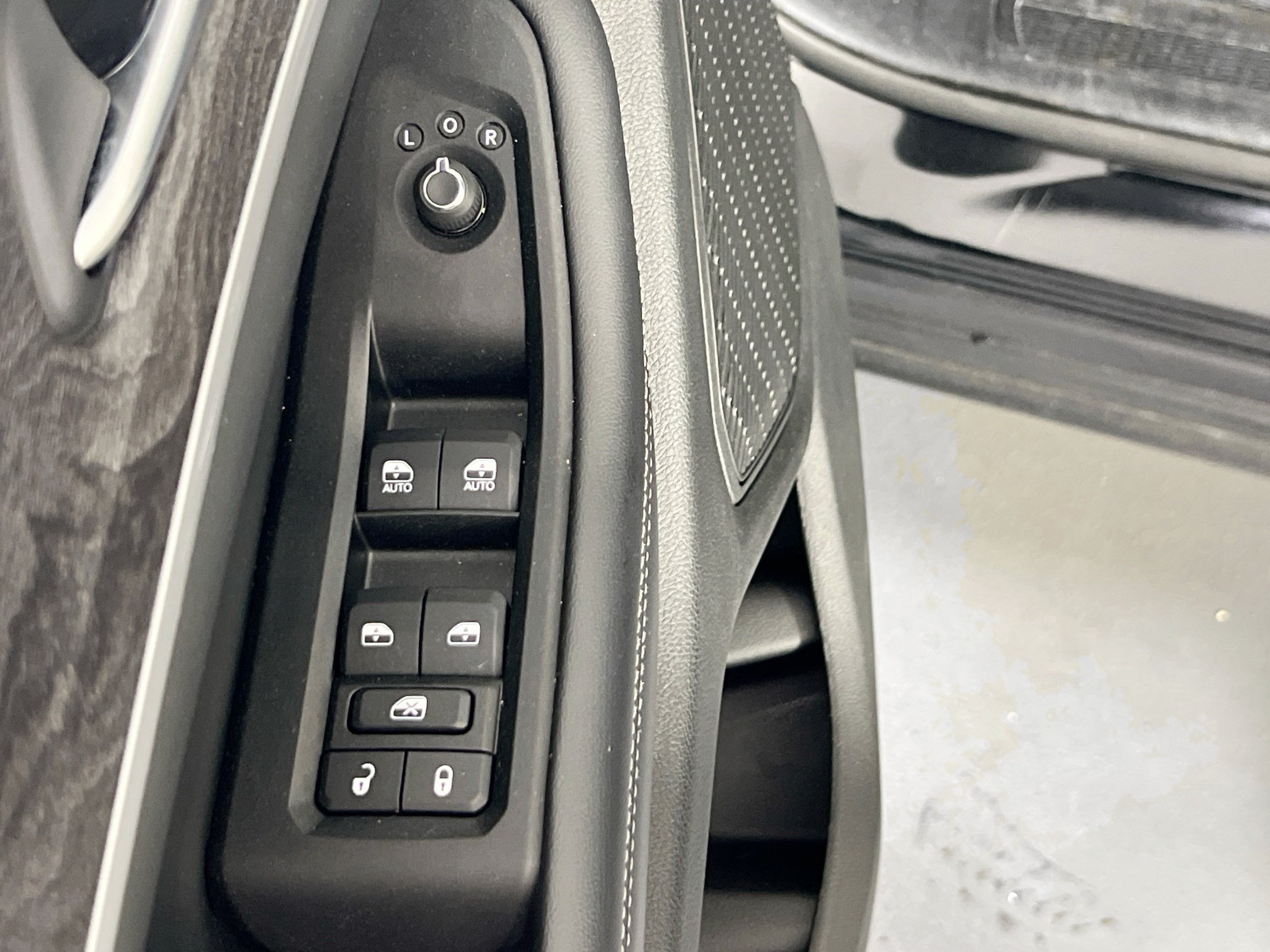 Used 2023 Jeep Grand Cherokee Limited AWD/4WD image 18