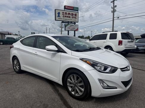 Used 2015 Hyundai Elantra SE w/ Option Group 02 FWD image 4